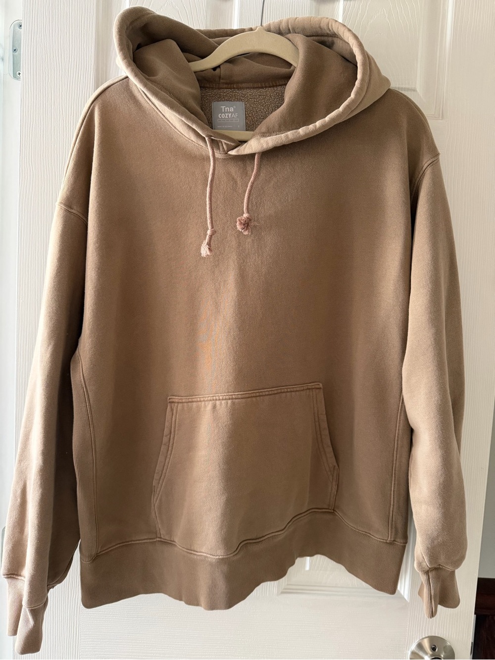 Aritzia TNA Cozy AF Fleece Hoodie
Beige "GD CHASM" Colour Size 2 (Medium) ❤️